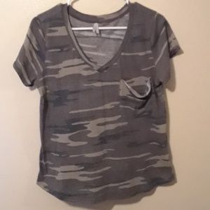 Vanity tee with pocket